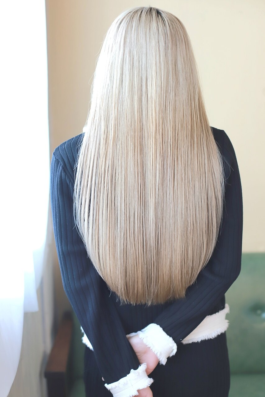 プラチナホワイトブロンド ロングヘア