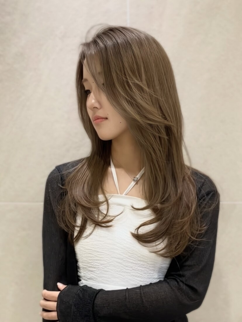 透明感ミルクティーアッシュ×顔周りレイヤー