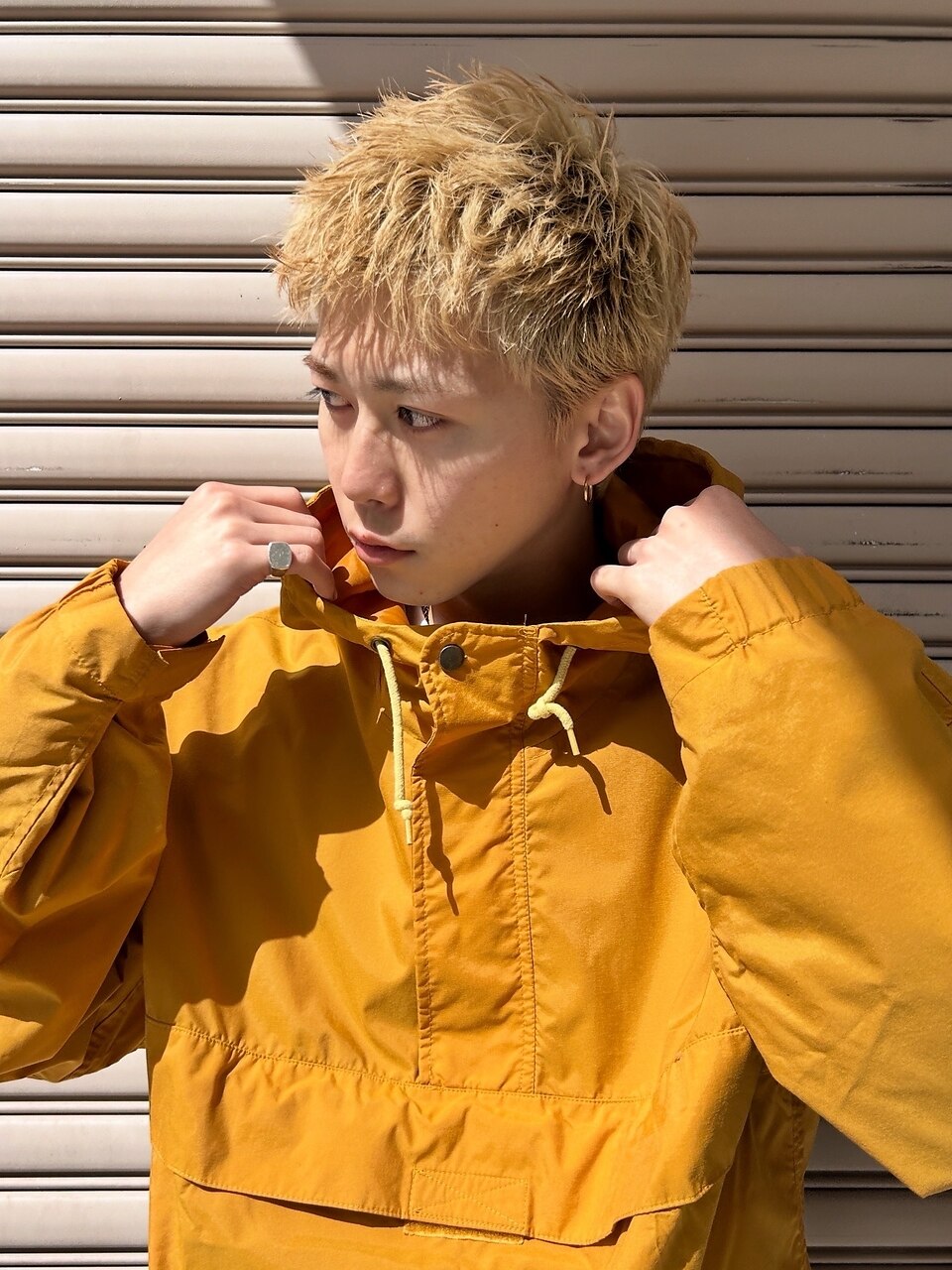 ブロンドスパイキーショート/抜きっぱなしブリーチ/ダブルカラー