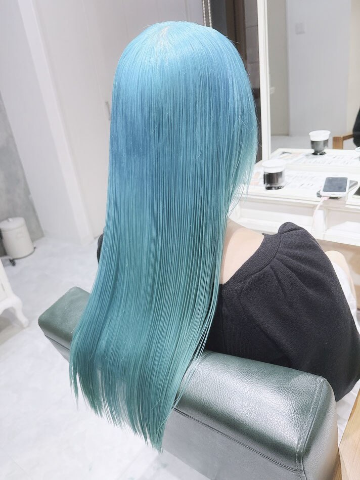 【韓国風】鮮やかブルー×美髪トリートメントのストレート