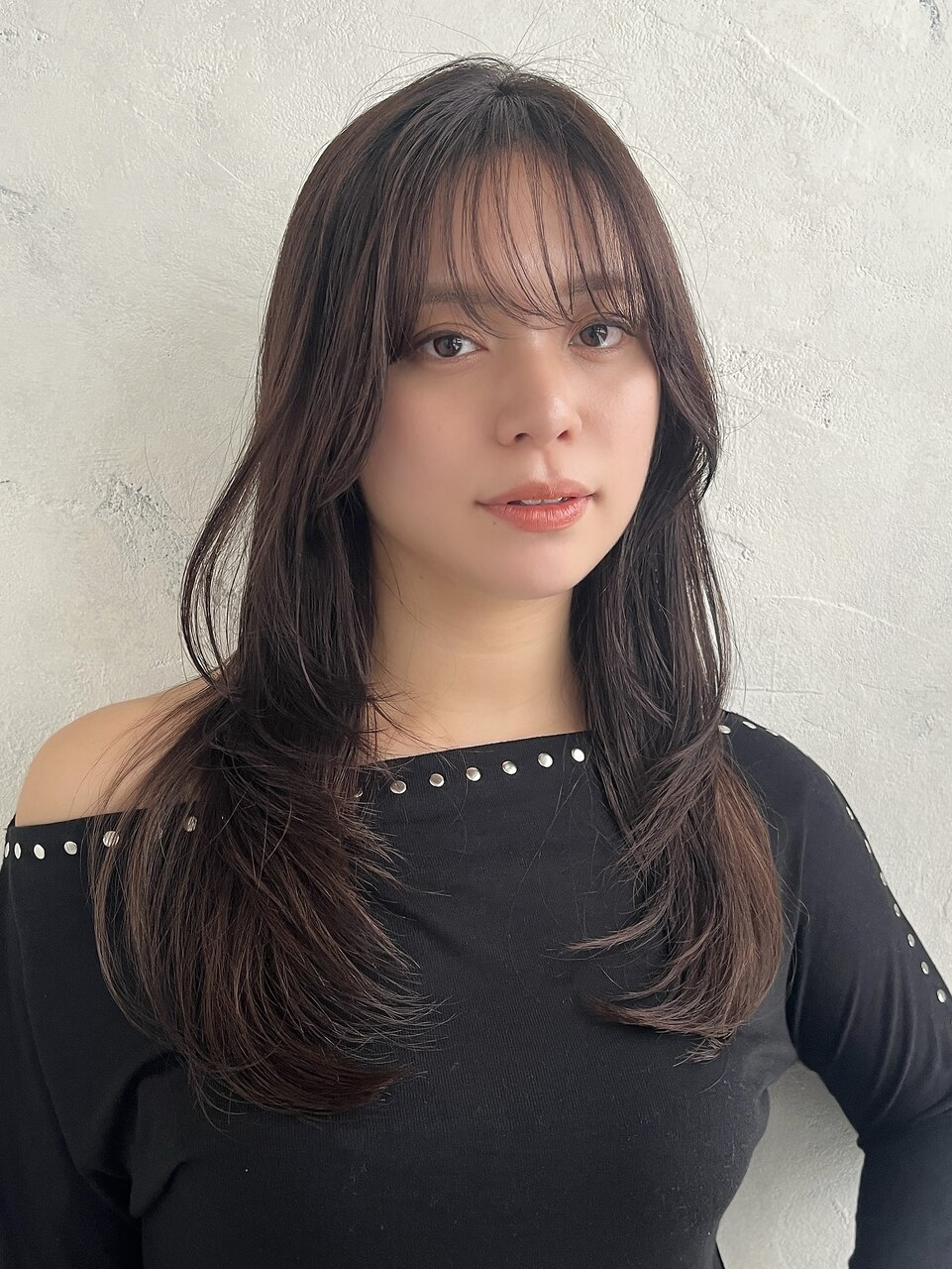 シースルーバングとレイヤーカットでふんわり大人っぽく