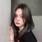 顔周りレイヤー暗めカラーロング韓国ヘア_F31083