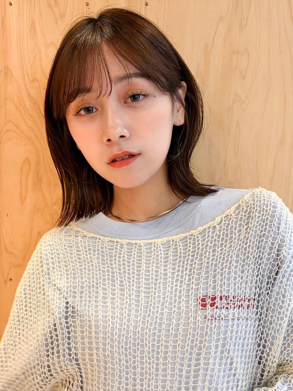 ミディアムレイヤーカット　ボブ　外ハネ　ウォームブラウン