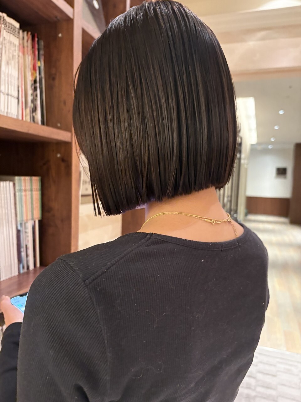 ミニボブ/切りっぱなし/ワンレングスボブ/前髪あり/モカブラウン