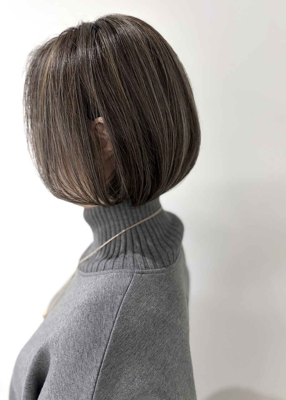 【白髪ぼかしハイライトのグレージュボブ】