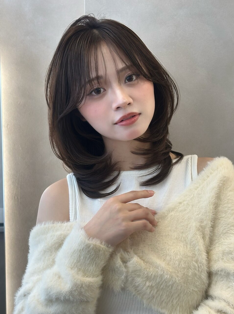 鎖骨ミディアムレイヤーハッシュカット髪質改善顔まわりレイヤー