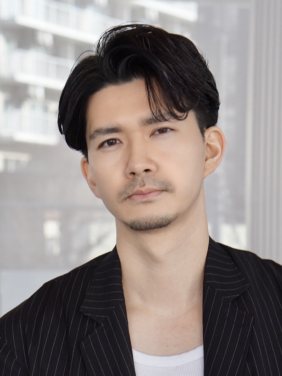 ニュアンスパーマ　ツーブロック　大人　ショート