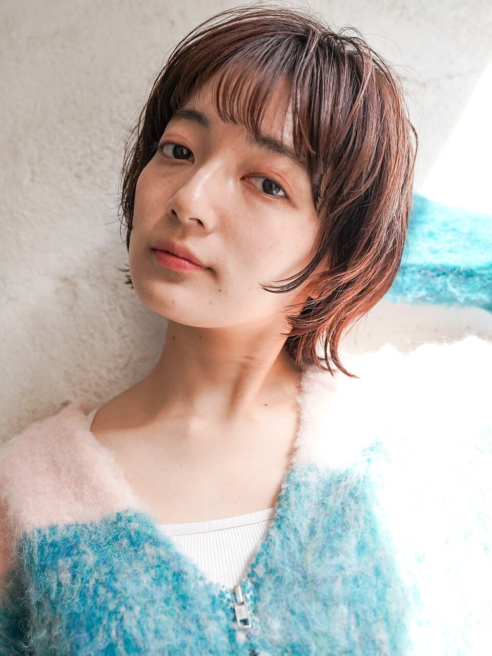 大人可愛い20代30代40代黒髪前下がりひし形小顔ショートウルフ