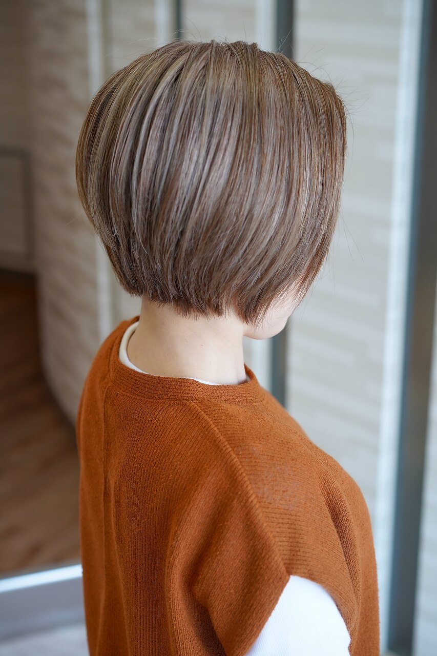 40・50代　白髪ぼかしハイライト × コンパクト美シルエットボブ