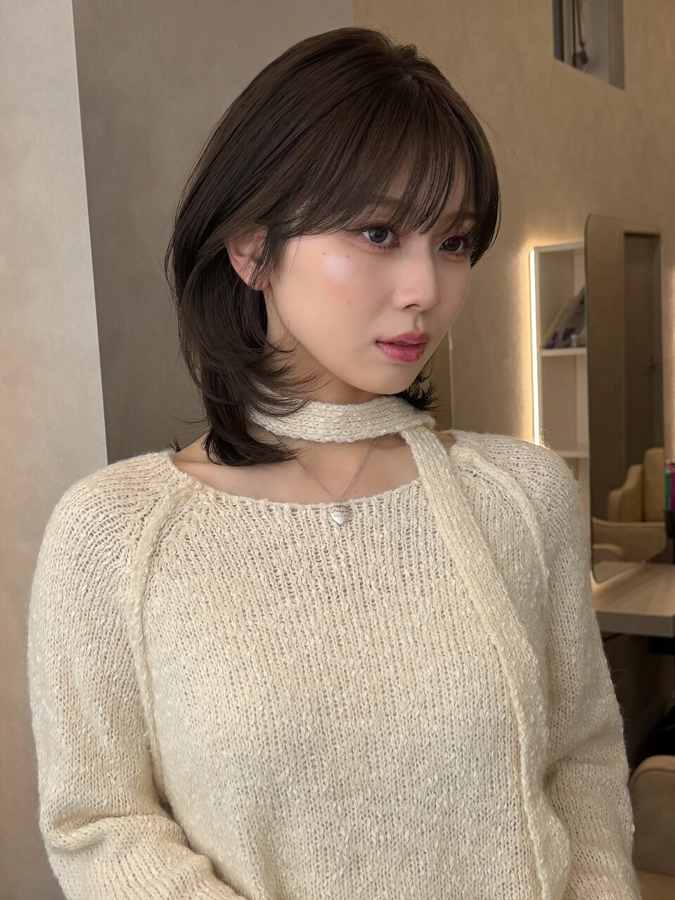 韓国ミディアムレイヤー小顔前髪カット透明感オリーブグレージュ