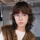 顔周りレイヤーミディアムウルフレイヤーおくれ毛_F1199