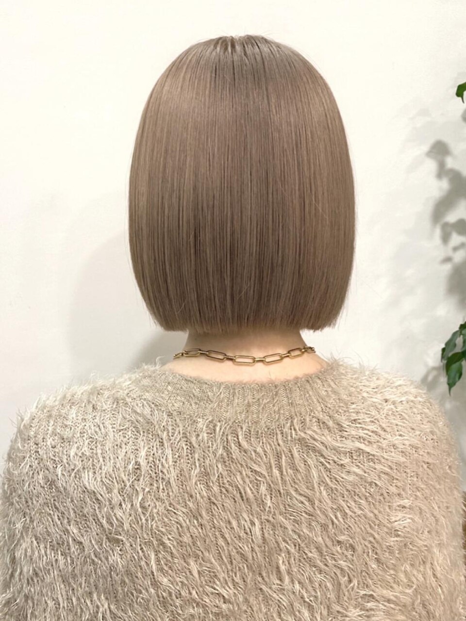 ミルクティーグレージュ×ぱつっとボブ