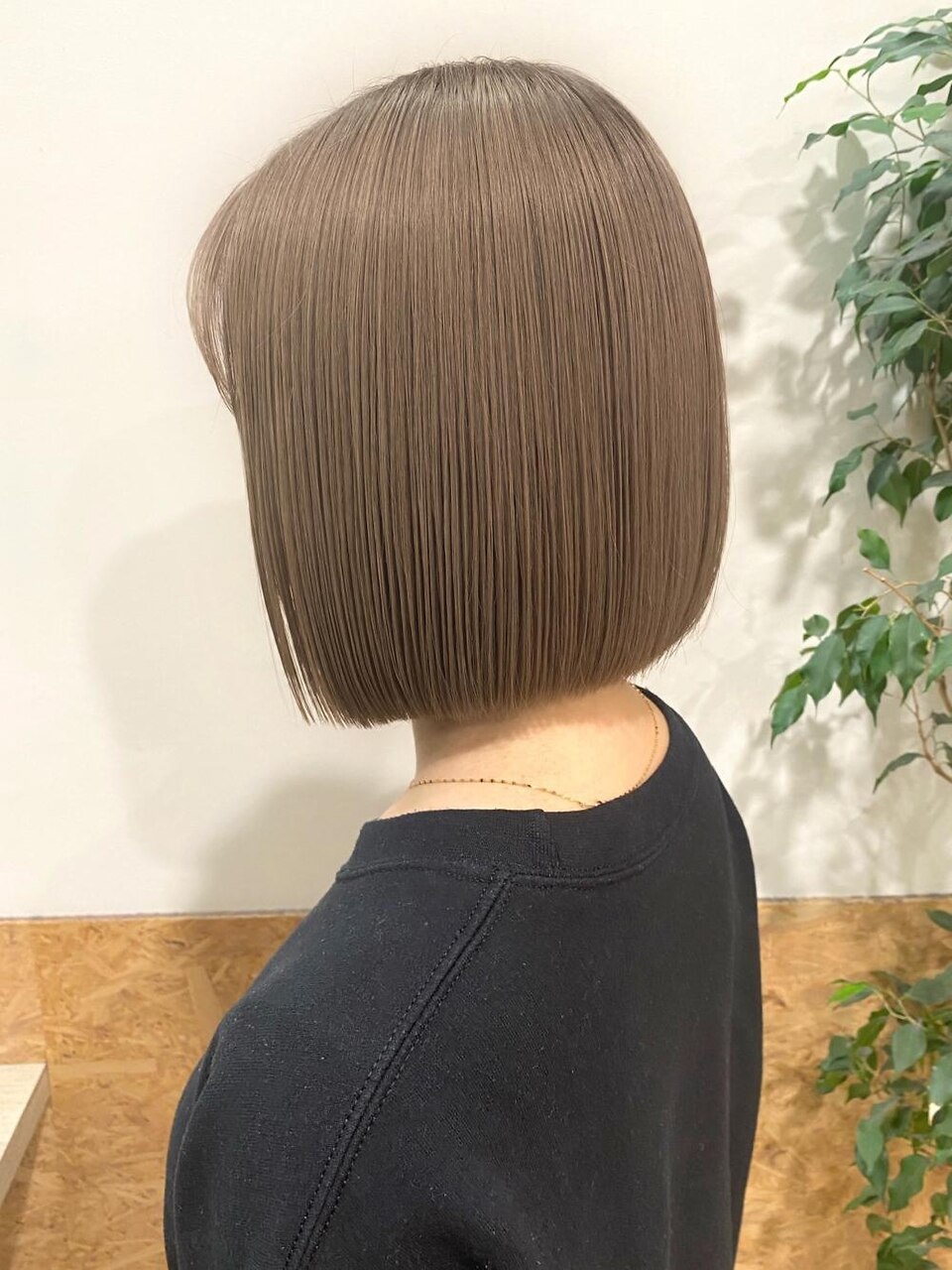 ミルクティーグレージュ×ミディアムボブ