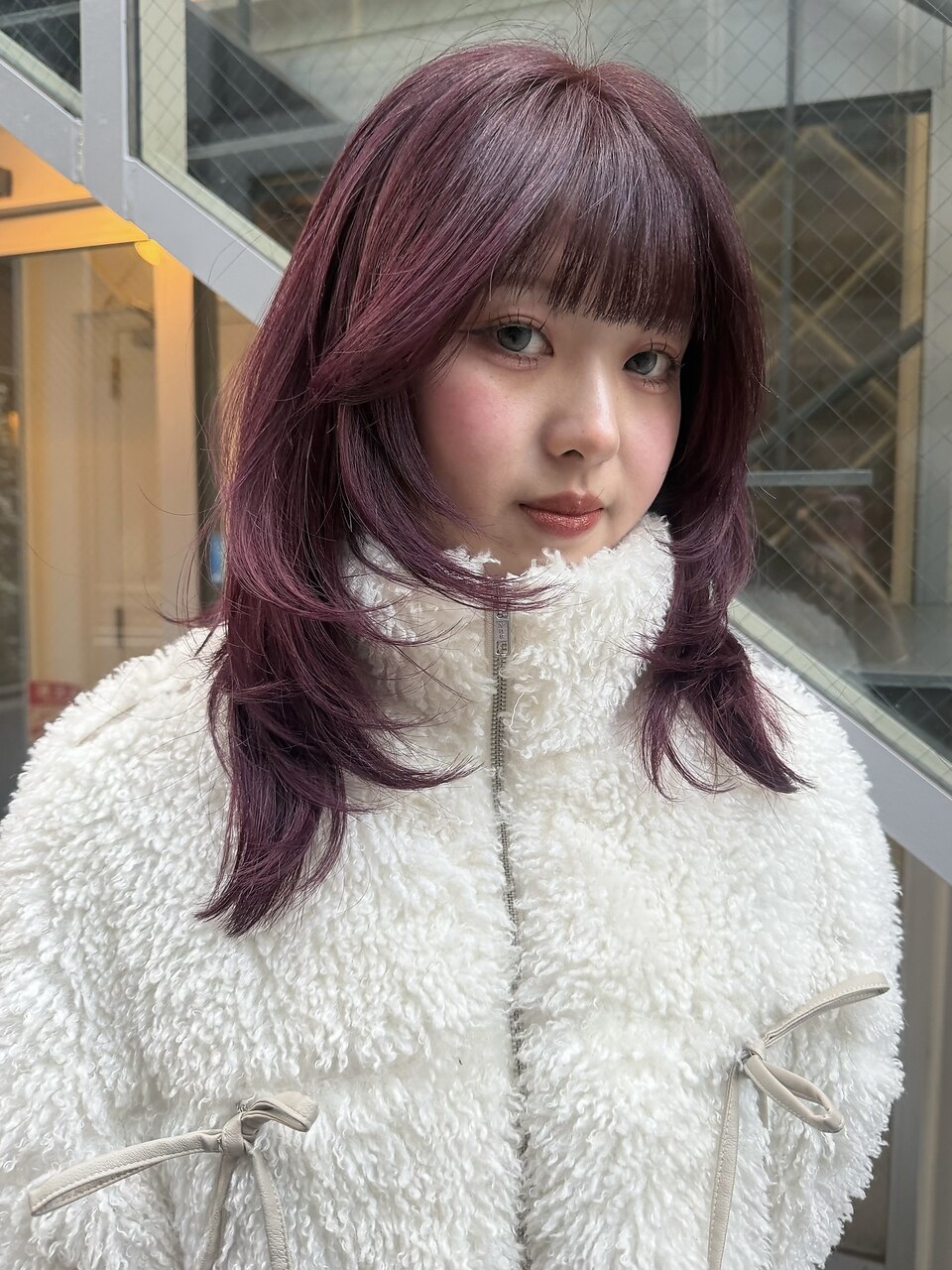 顔まわりレイヤーカット暖色カラーボルドーカラーワインレッド