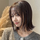 切りっぱなし長め外ハネボブ艶暗髪シースルーバング