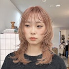 柔いピンクベージュ ハッシュカット