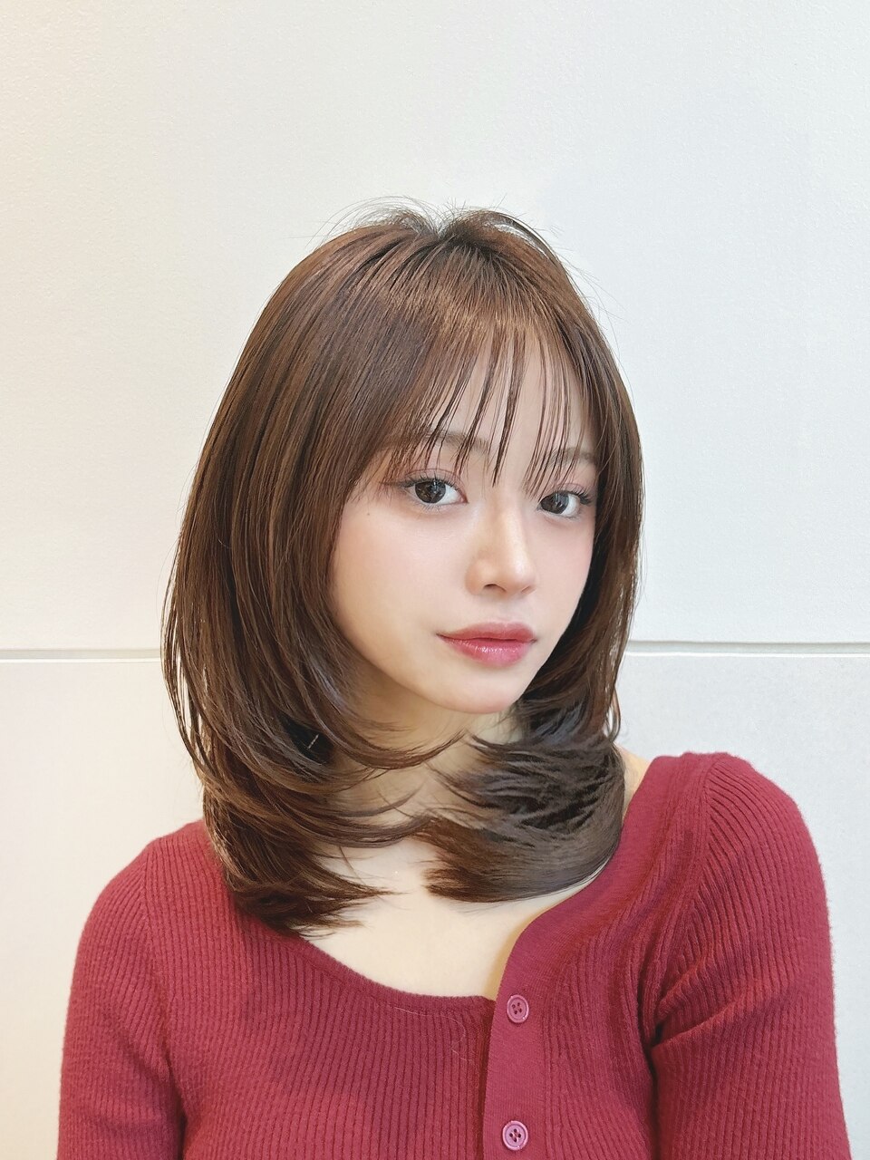 鎖骨下ミディアムレイヤー・アッシュベージュ
