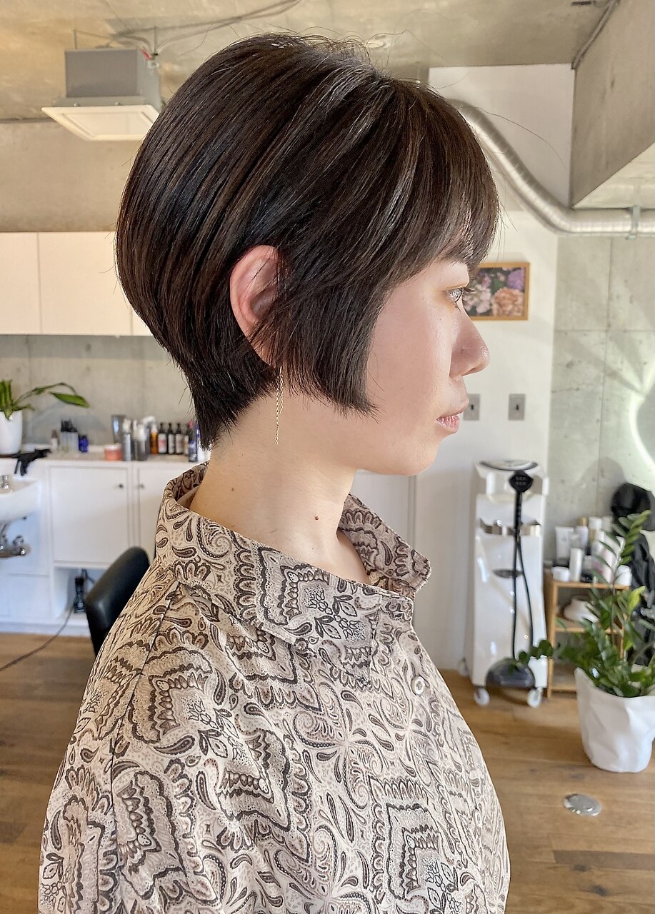 30代40代丸みショート大人ショート耳かけショートダークアッシュ