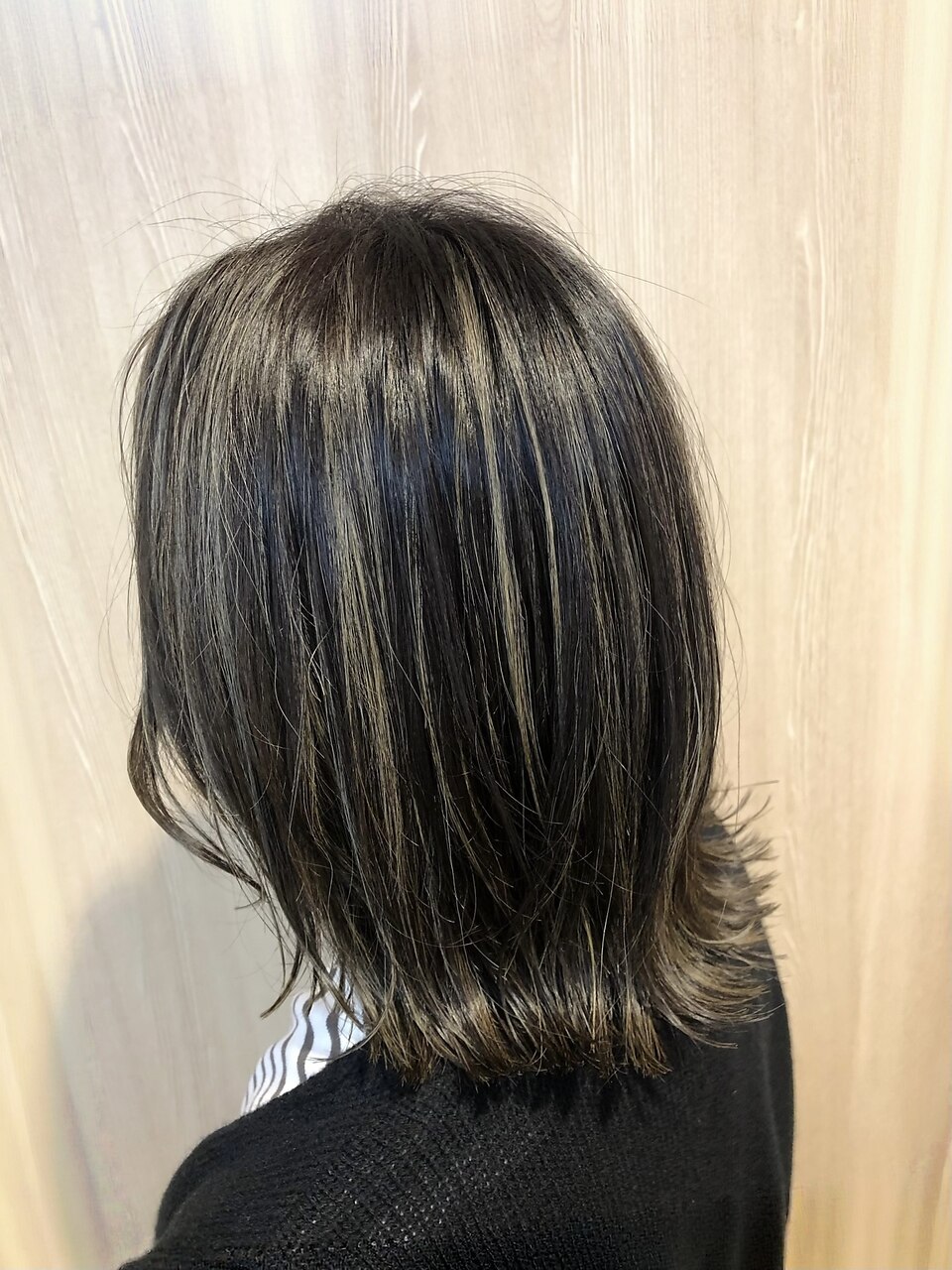 外はねボブの白髪ぼかし
