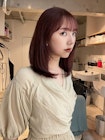 肌が明るく見える深みのあるボルドーカラー