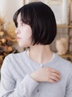 顔周りカット黒髪ダークグレージュ前下がりボブレイヤーショート
