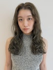 旬のオリーブカラーとこなれたハードなパーマスタイル