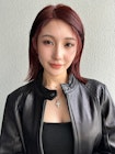 チェリーレッド×大人ミディアムで魅せるクールフェミニン