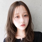 ミディアムレイヤーバタフライカットハッシュカット小顔へア
